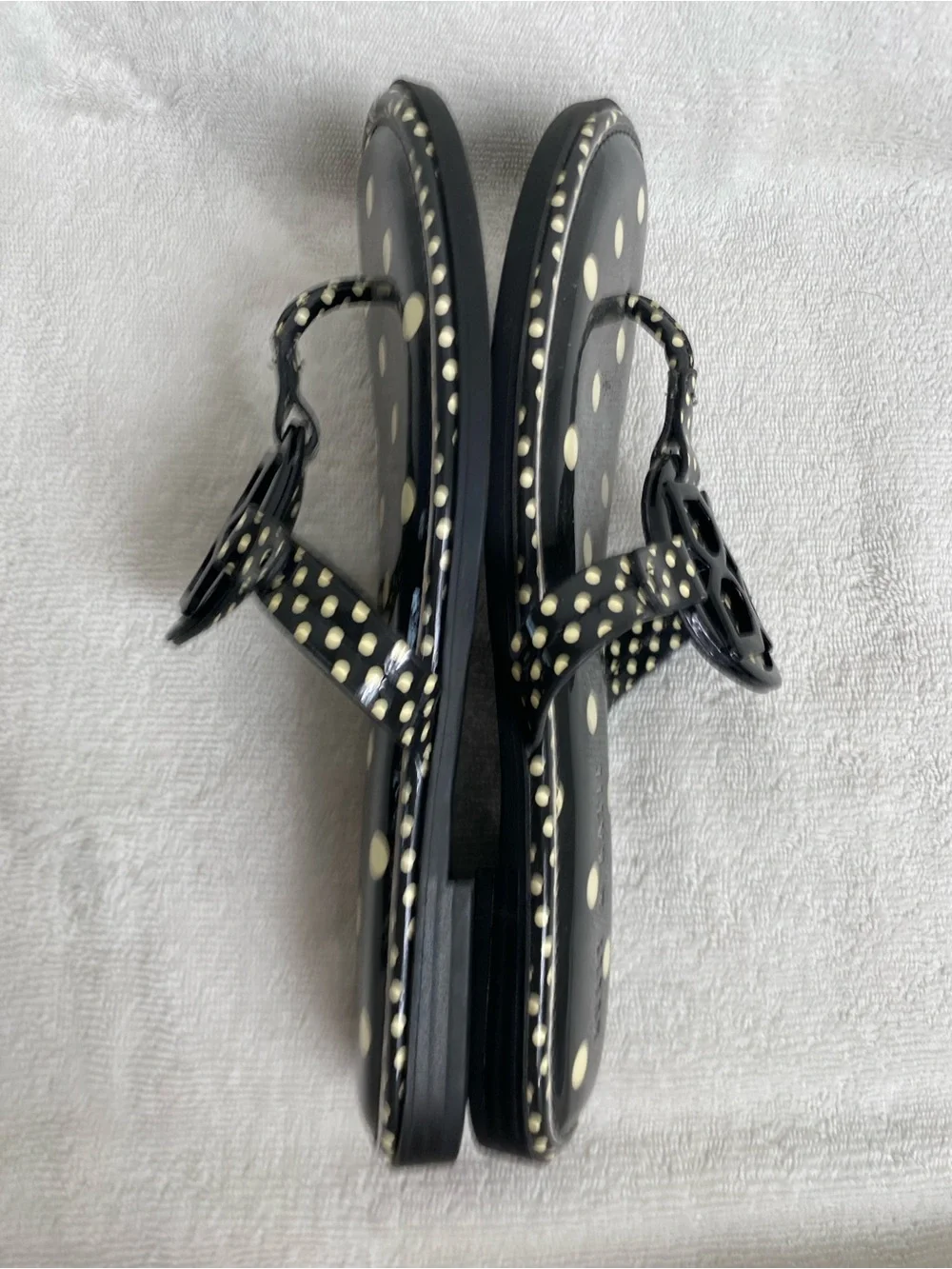 Kelly & Katie Women's Black Cream Polka Dot Faux Patent Leather Sandal Size 9.5 - Picture 4 of 12